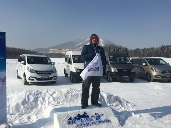 上汽大通V80冰雪挑戰賽冠軍—周軍華.jpg