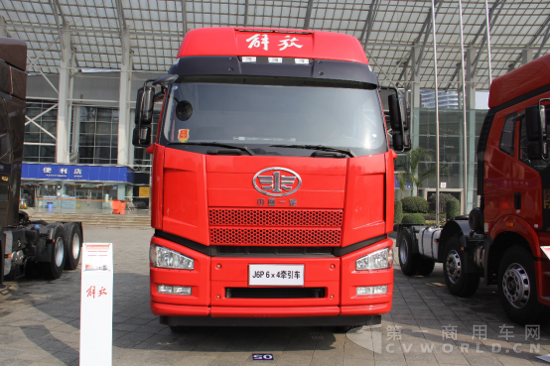 解放J6P 6×4牽引車，搭載錫柴13L 500馬力發(fā)動機.png