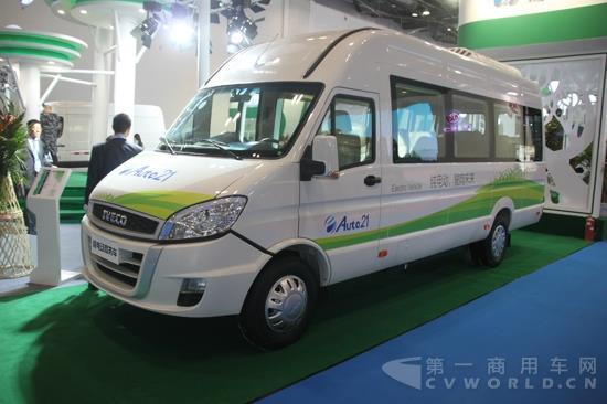 臺灣太源創(chuàng)新公司展出的純電動(dòng)商務(wù)客車 (1).jpg