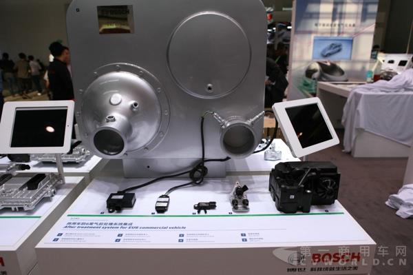 博世2016北京車展展示的商用車歐6尾氣后處理系統集成.jpg