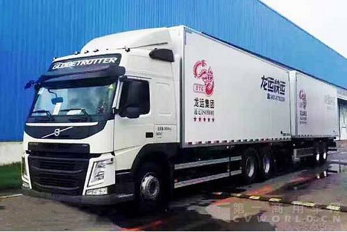 龍運(yùn)集團(tuán)沃爾沃FM500中置軸全掛車即將投入運(yùn)營(yíng).jpg