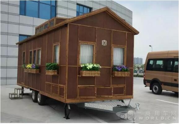 全球首款竹鋼營(yíng)地房車在中通下線，快來看看長(zhǎng)啥樣？.jpg
