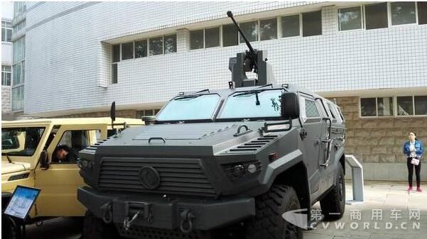 東風汽車出品的EQ2100MCTYB防雷運兵車.jpg