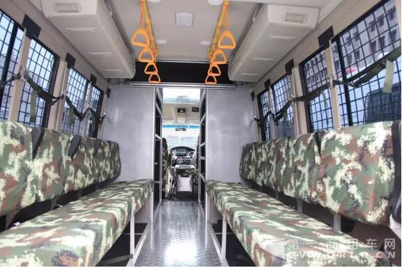 南京依維柯武警湖北省總隊防暴巡邏車圓滿交付！7.jpg