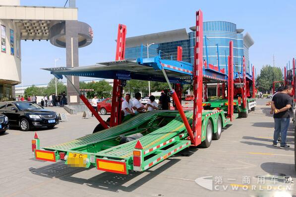 中置軸將成主流 解放J6L轎運車天津推廣1.jpg