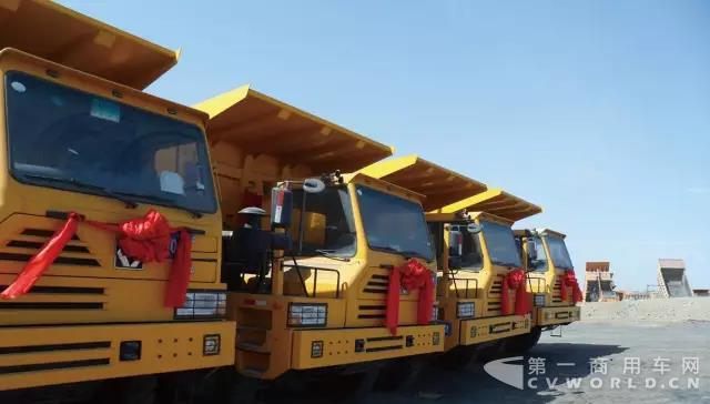 厲害！徐工非公路自卸車再獲300臺大訂單！1.jpg