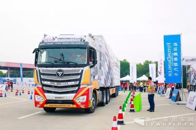 場地技術操控賽-倒車入庫.jpg