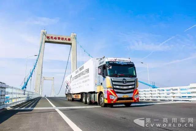 進行道路實況賽的歐曼EST超級卡車.jpg