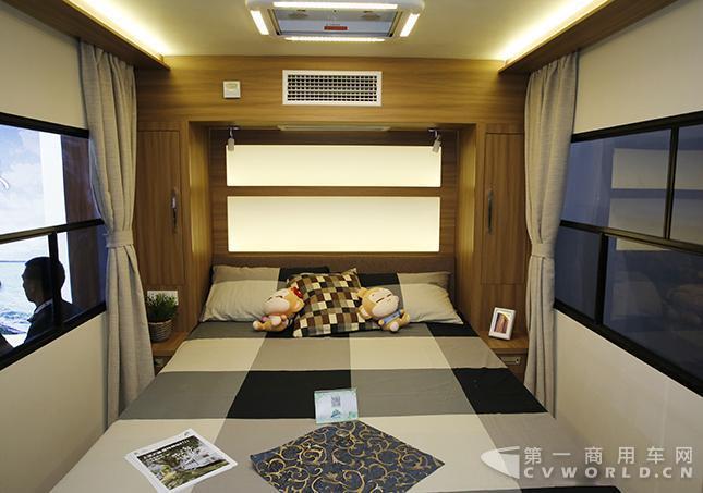 售價21.8萬 上汽大通發布全新營地拖掛房車1.jpg