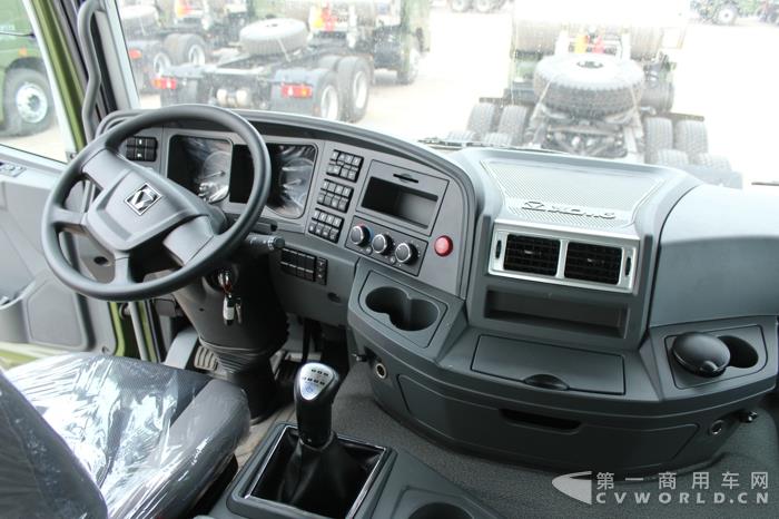 漢風6×4 LNG牽引車內飾及局部 (3).jpg