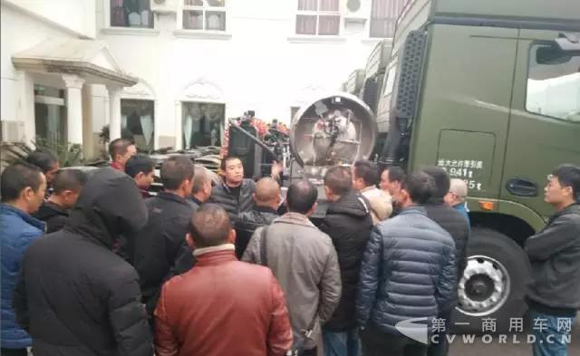 川渝地區漢風LNG牽引車交車儀式暨客戶座談會隆重舉行1.jpg