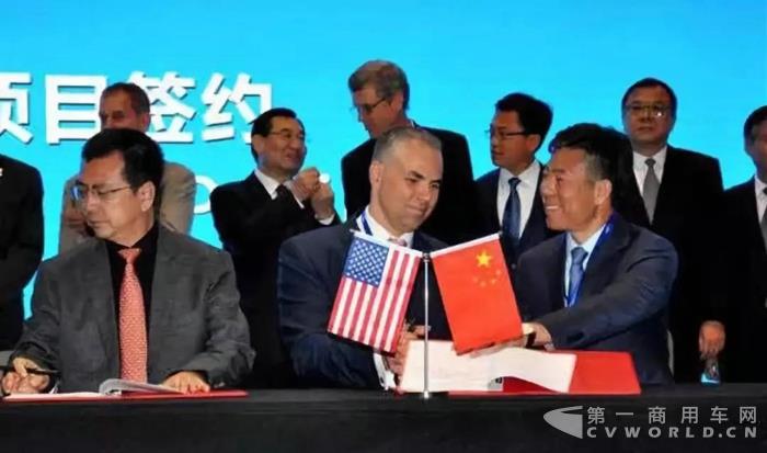 法士特與伊頓在美國舊金山簽署戰略協議1.jpg
