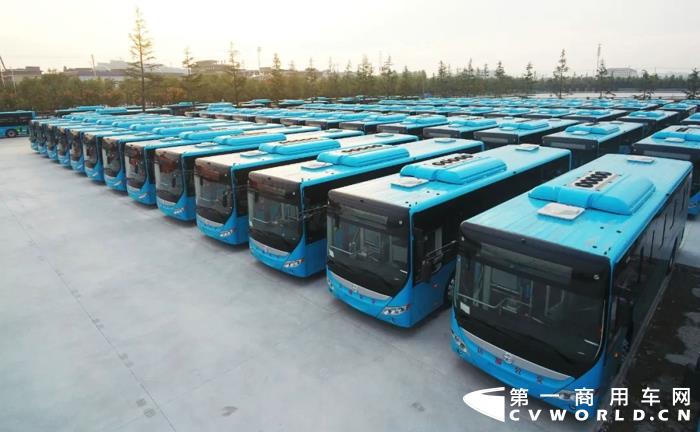 大運新能源公交車交車.webp.jpg