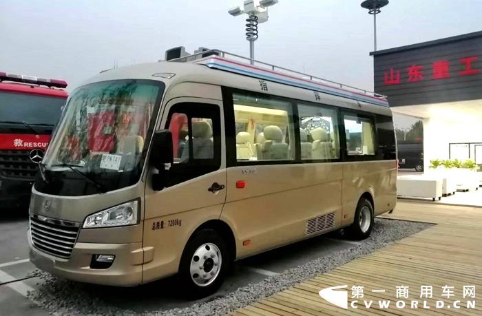 中通應急指揮車.jpg