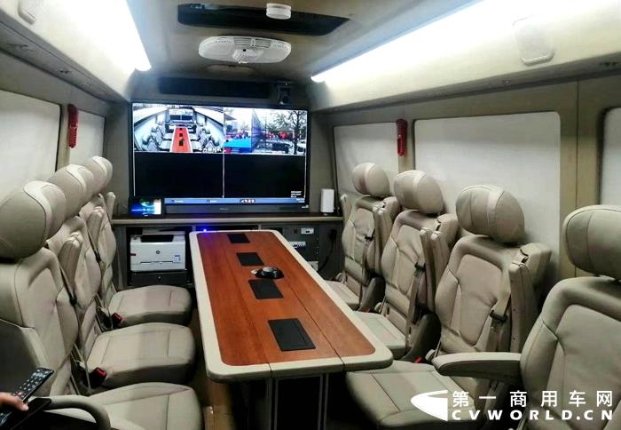 指揮車內部.jpg