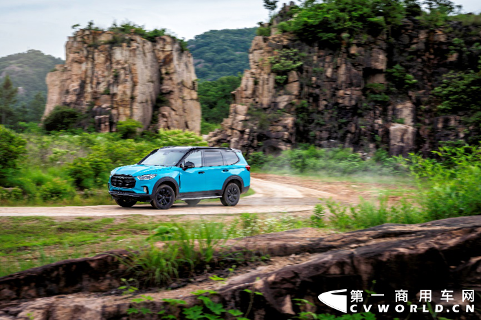 范志毅正式成為上汽大通MAXUS D90 Pro 2021款代言人！4.png