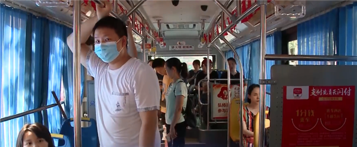 自中車電動黨委下發聯合客戶將新巴客打造成為向市民宣傳“四史”的“紅色課堂”以來，客車事業部黨委積極響應。近期，運行在岳陽紅色文化主題專線的“新巴客”，成為岳陽市黨史流動課堂，贏得市民們紛紛點贊。