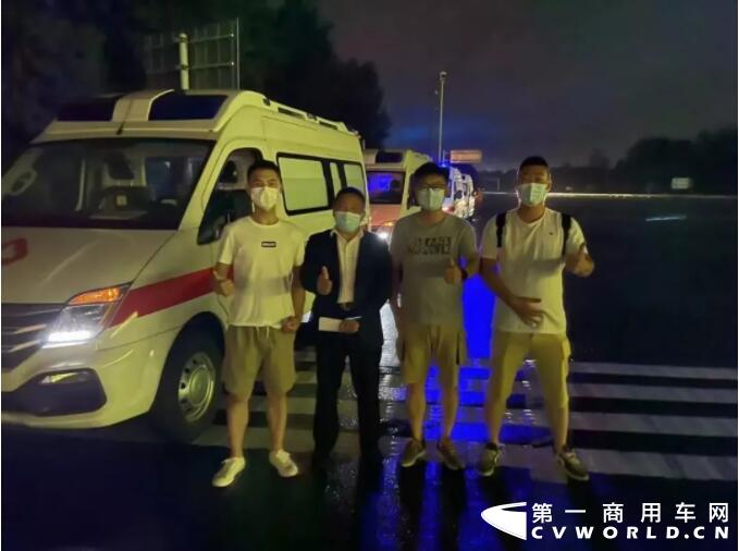 改制交付僅用1天！上汽大通負壓救護車馳援南京8.jpg
