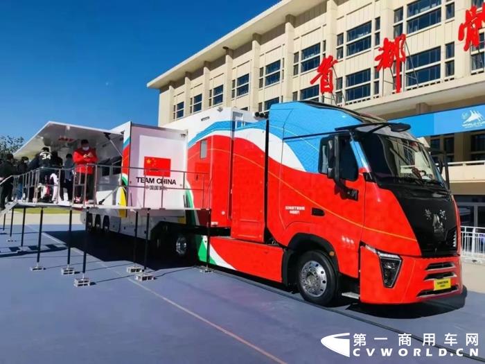 2021，年中國重汽在重卡業務上，不斷對營銷機制進行整合，發力國內市場的同時，積極參與“一帶一路”戰略，克服疫情深耕國際市場，用自身的強大實力，取得一項又一項戰果。讓我們一起來看看2021年中國重汽重卡業務取得的“八個第一”