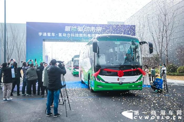 12月10日，以“氫能驅動未來”為主題的“宇通集團·國家電投燃料電池產品批量交付暨戰略合作簽約儀式”在河南鄭州舉行， 100輛宇通氫燃料電池客車開始陸續交付，服務北京延慶區，助力2022冬奧會。