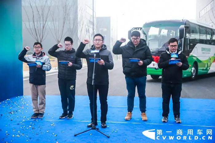 12月10日，以“氫能驅動未來”為主題的“宇通集團·國家電投燃料電池產品批量交付暨戰略合作簽約儀式”在河南鄭州舉行， 100輛宇通氫燃料電池客車開始陸續交付，服務北京延慶區，助力2022冬奧會。