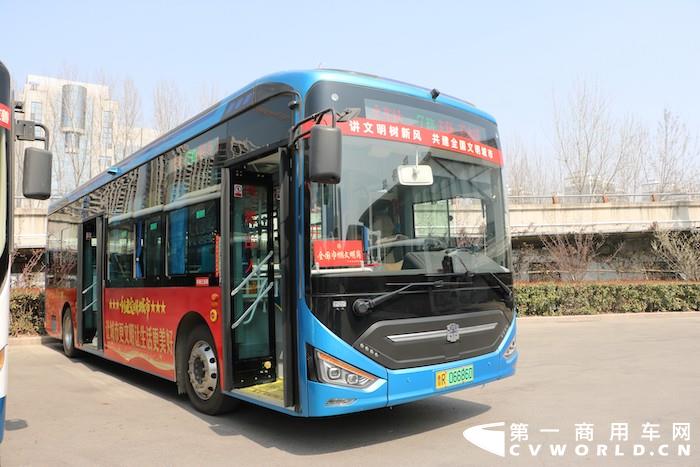 運(yùn)營在菏澤公交的中通新N系城市客車.jpg