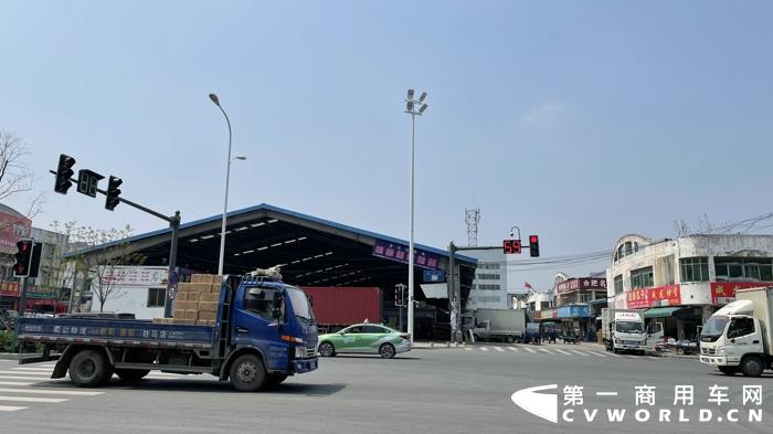 【第一商用車網 原創】小編進一步采訪了位于北京、天津、上海、河南、安徽、山東、云南、陜西以及廣東等地的輕卡經銷商，并從他們的介紹中了解到，今年一季度的國內輕卡銷量大概率將上演“高臺跳水”。