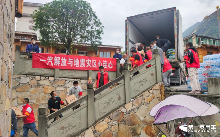 一汽解放服務人員震區救援紀實2.png