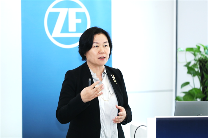 采埃孚集團高級副總裁采埃孚商用車解決方案事業部亞太區負責人于素杰女士.png