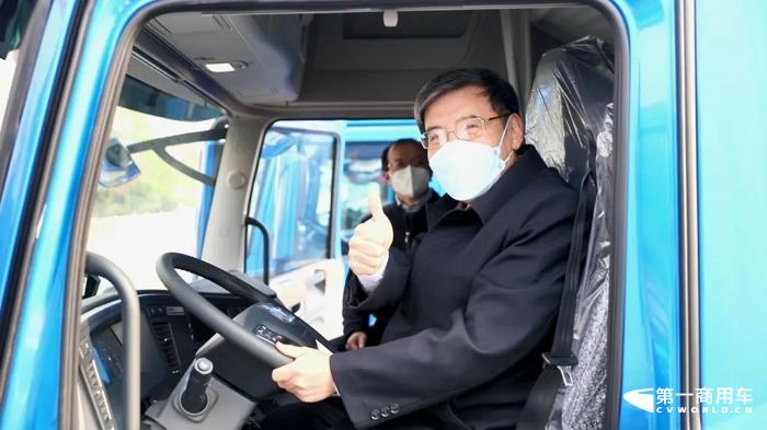 苗圩調研東風商用車有限公司2.jpg