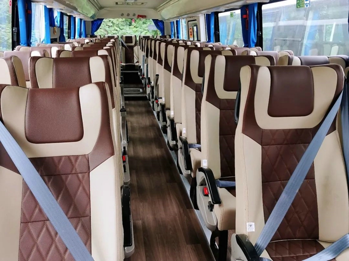 歐輝BJ6117純電動城間客車交付神火集團4.jpg