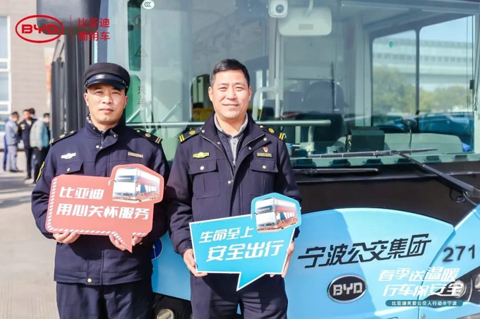 致敬廣大公交人！比亞迪讓溫暖延續(xù)，助安全前行8.jpg