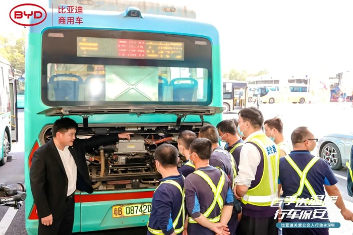 致敬廣大公交人！比亞迪讓溫暖延續(xù)，助安全前行9.jpg