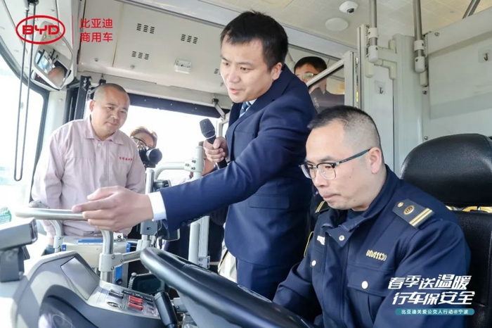 致敬廣大公交人！比亞迪讓溫暖延續(xù)，助安全前行10.jpg
