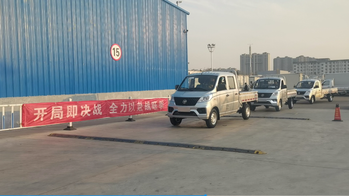 日產(chǎn)1200輛！福田汽車諸城廠區(qū)“火力全開”.png