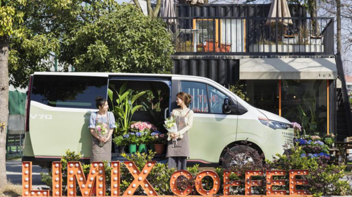 上汽大通MAXUS“新生代跨界車”V70新途開啟預售，精英版預售價14.88萬元起7.png
