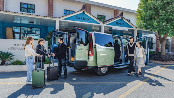 上汽大通MAXUS“新生代跨界車”V70新途開啟預售，精英版預售價14.88萬元起9.png