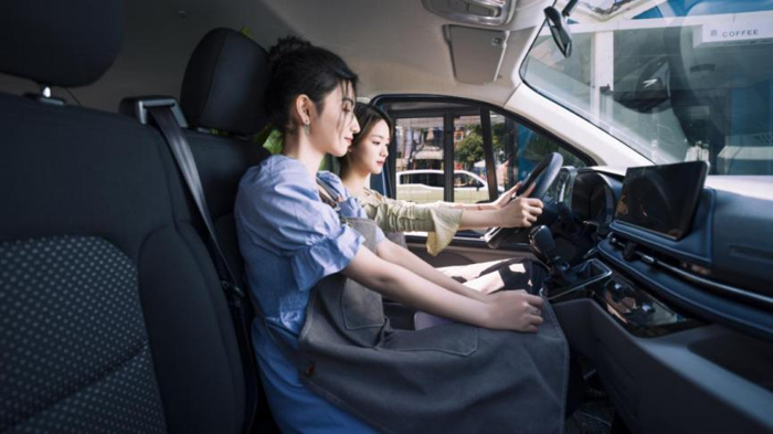 上汽大通MAXUS“新生代跨界車”V70新途開啟預售，精英版預售價14.88萬元起11.png