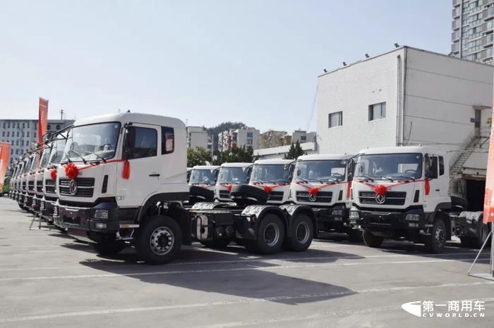 200臺東風新汽燃油牽引車出口非洲3.jpg