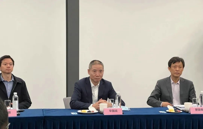 國家工信部副部長辛國斌一行調研重塑集團4.jpg