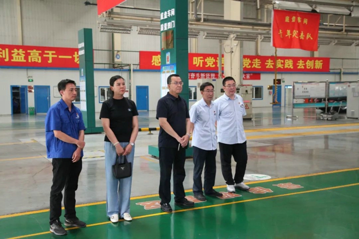 內蒙古晟潔貿易有限公司董事長牛潔一行來北奔重汽交流合作2.jpg