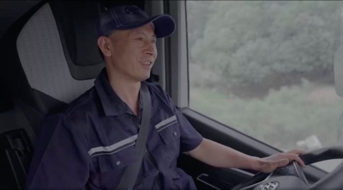 【產品稿】上汽紅巖CNG重卡燒氣不費跑車不貴？來聽聽新疆卡友怎么說1058.png