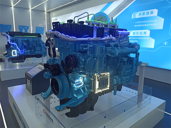 東風(fēng)商用車龍擎氨氫發(fā)動機(jī)1.jpg