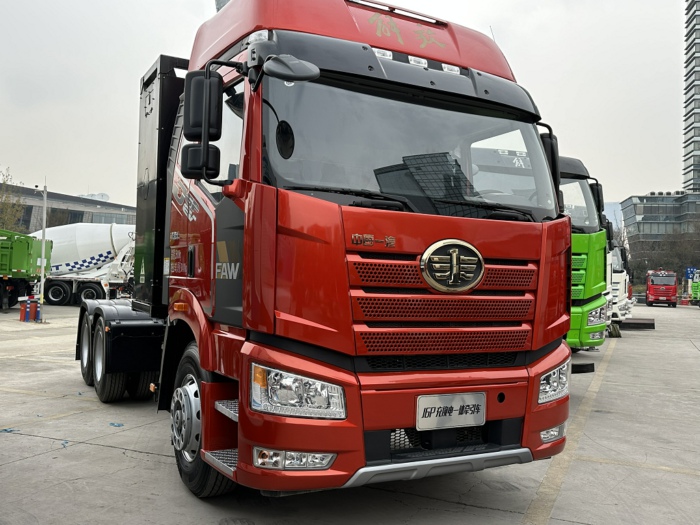J6P充換一體牽引車(chē).jpg