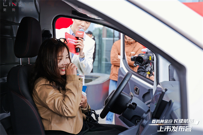 【第一商用車網 原創】近日，又一款新能源大中面物流車——實跑續航超300公里的菱勢黃金倉長續航版上市了。
