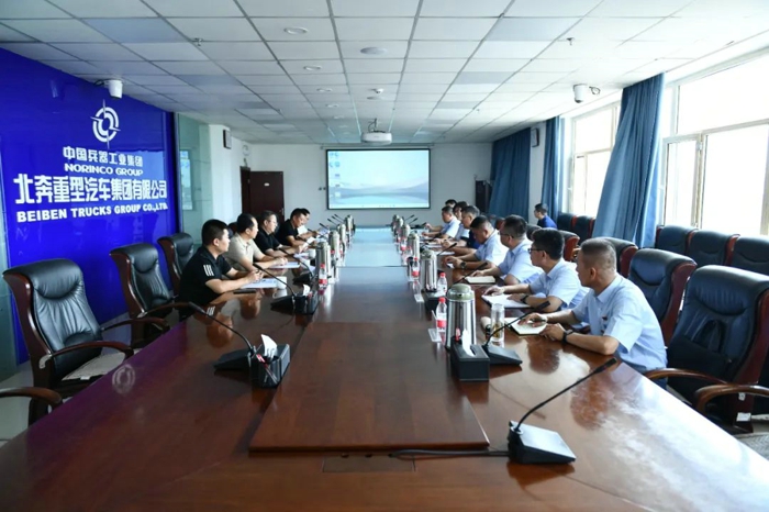 榆林礦業(yè)集團(tuán)有限公司董事長(zhǎng)馮延興一行來(lái)北奔重汽交流合作.jpg