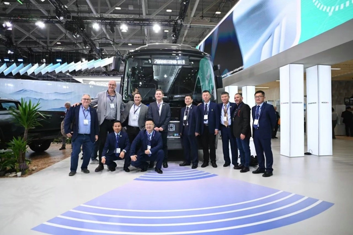 服務全球綠色交通！中通H13E首發亮相2024漢諾威國際商用車展1.jpg