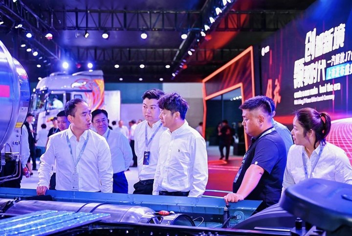 一汽解放J7創領版牽引車重磅上市！10.png