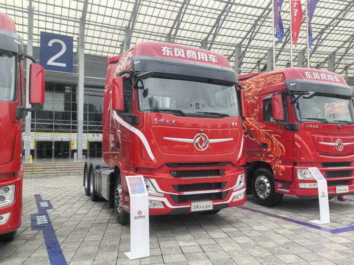東風天龍KX燃油牽引車東康680馬力2 (1).jpg
