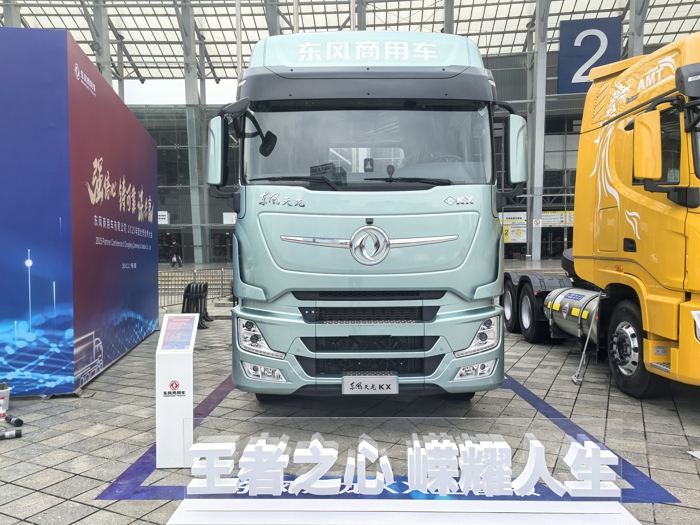 東風天龍KX燃氣牽引車康明斯630馬力 (1).jpg